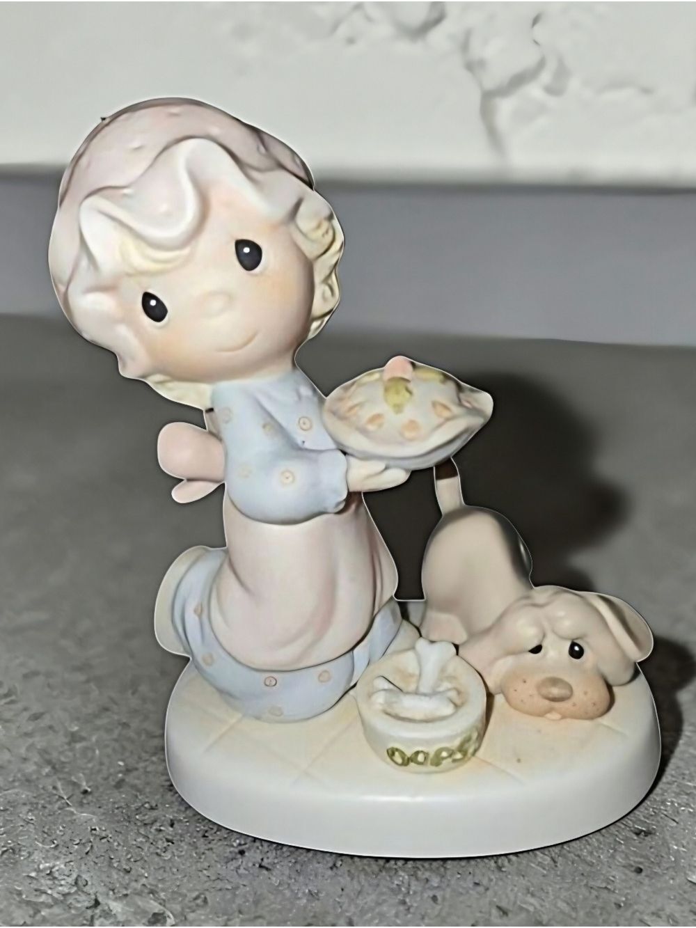 Precious Moments E2375 Dropping Over for Christmas #H09